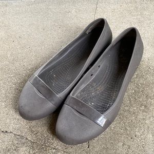 Crocs flats brown.
